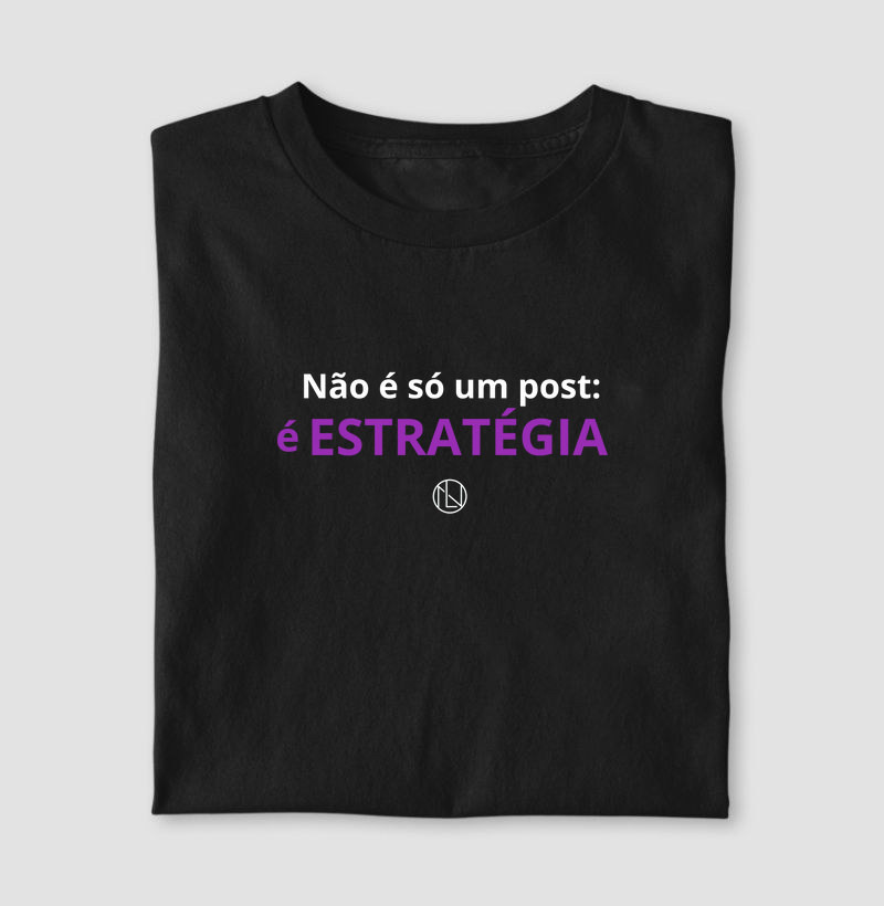 Camiseta Não é só um post: é estratégia 