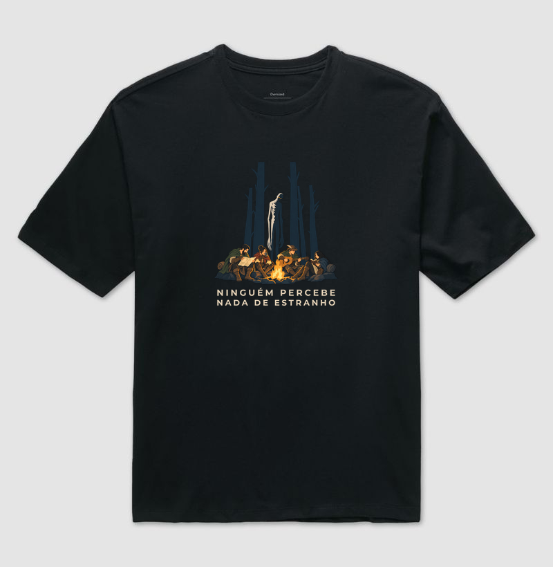 NINGUÉM PERCEBE NADA DE ESTRANHO - Camiseta Oversized