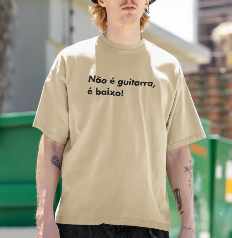 Não é guitarra, é baixo!