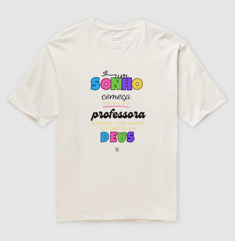 Um sonho começa quando uma professora - Camiseta Oversized