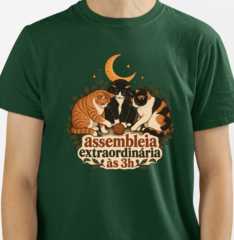 Camiseta Vários Gatos "assembleia extraordinária às 3h" | Pelo & Pano