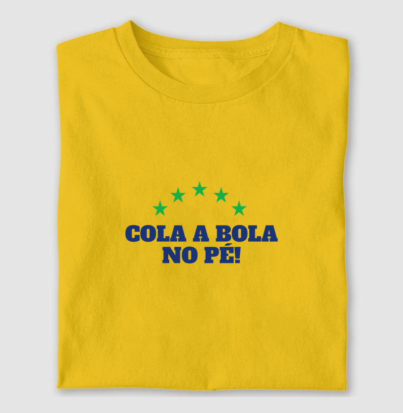 Cola a bola no pé!