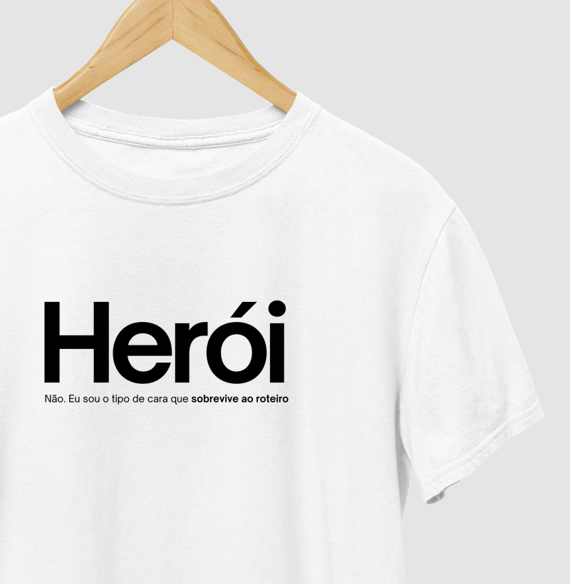 Herói. Não. Eu sou o cara que apenas sobrevive ao roteiro