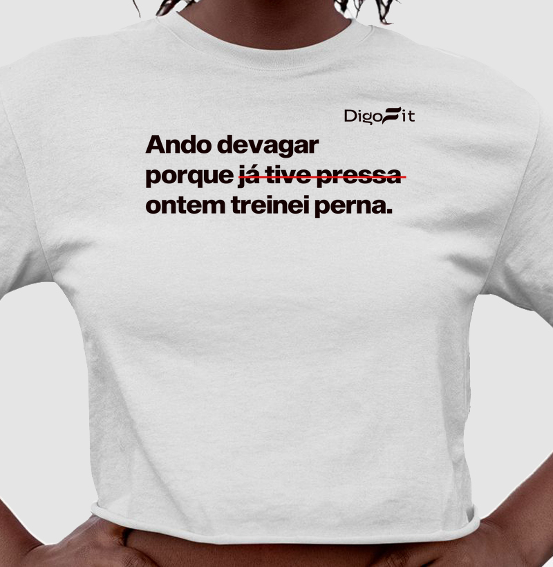 CROPPED ACADEMIA ONTEM EU TREINEI PERNA