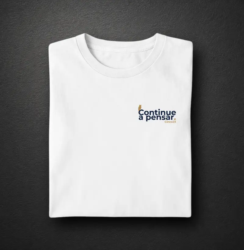 Camiseta: Continue a pensar