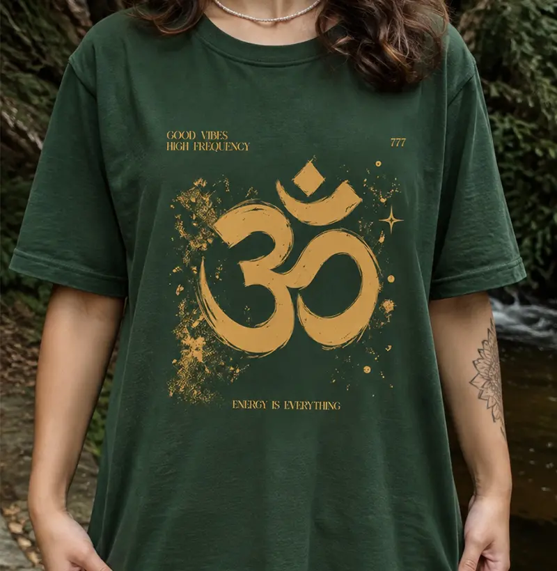 Camiseta - OM dourado