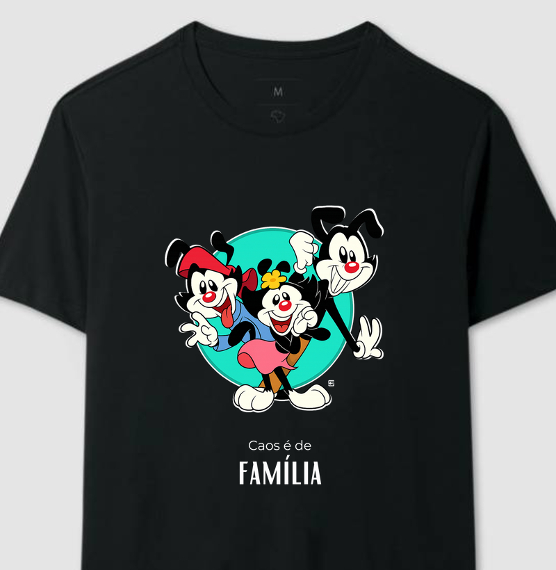 Camiseta Caos é de família – Fala Sério Store
