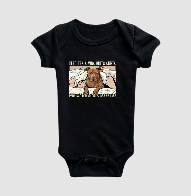 ELES TEM A VIDA MUITO CURTA PARA NÃO DEIXAR QUE SUBAM NA CAMA.