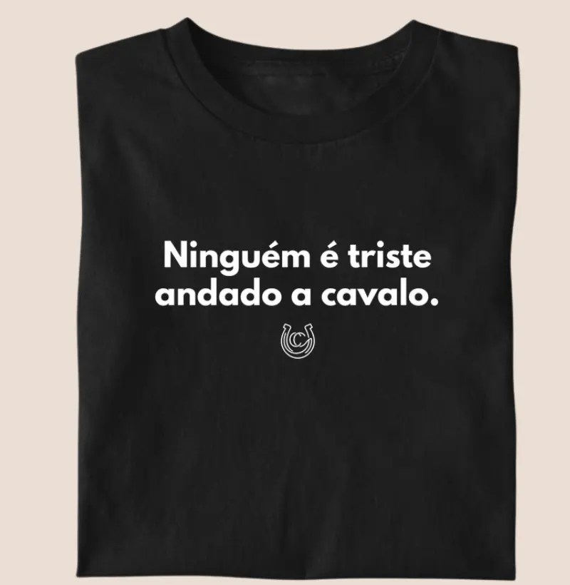 Ninguém e triste andando a cavalo 