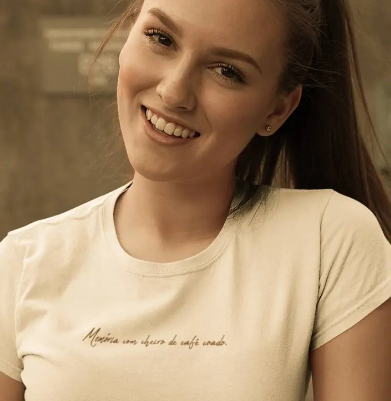 Memória com cheiro de café coado.