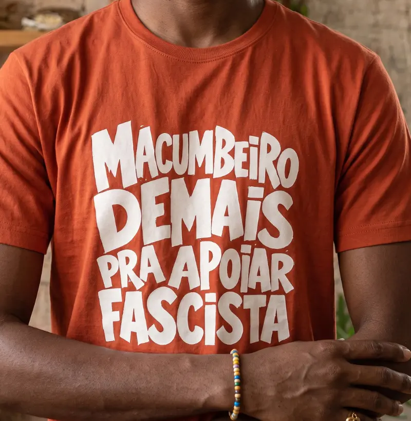 MACUMBEIRO DEMAIS PRA APOIAR FASCISTA - Camiseta