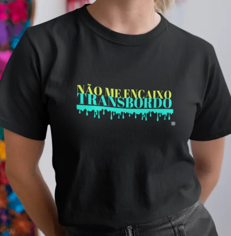 Não me encaixo, transbordo