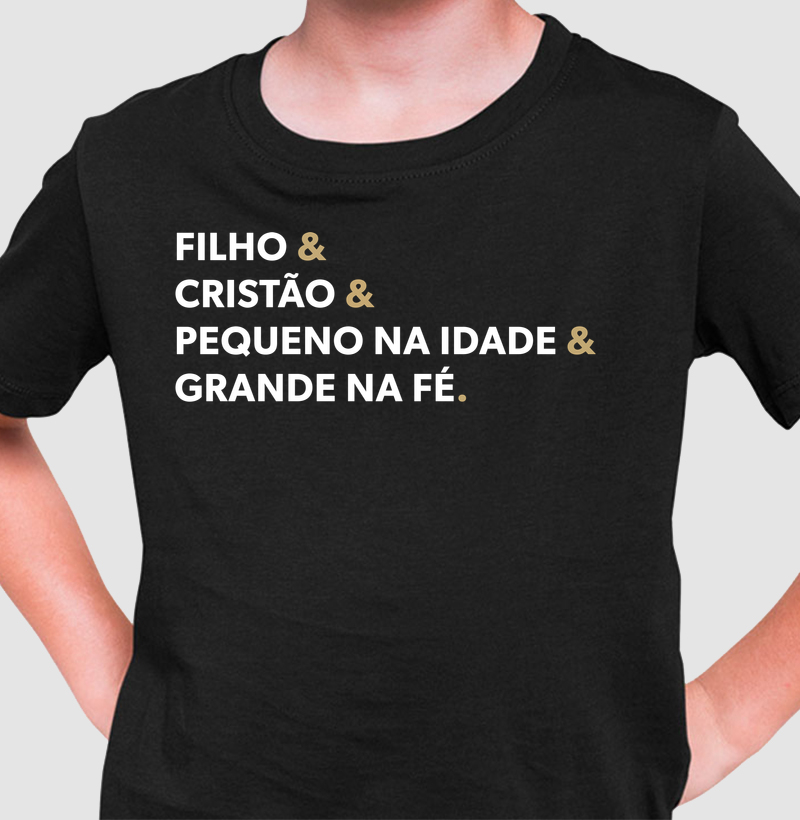 Filho cristão pequeno na idade grande na fé