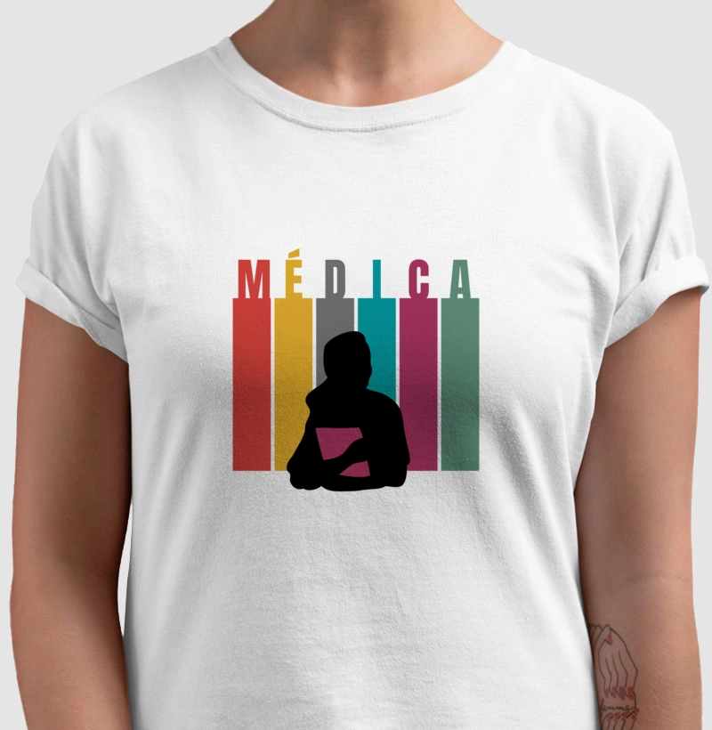 Médica em cor