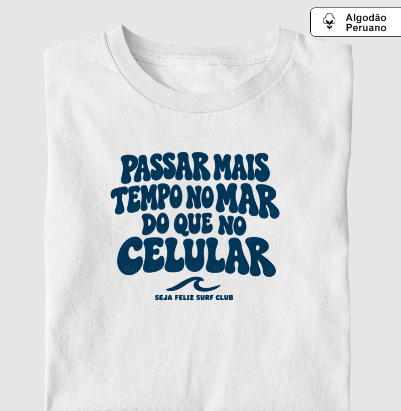 Passar Mais Tempo no Mar do que no Celular - Camiseta Algodão Peruano