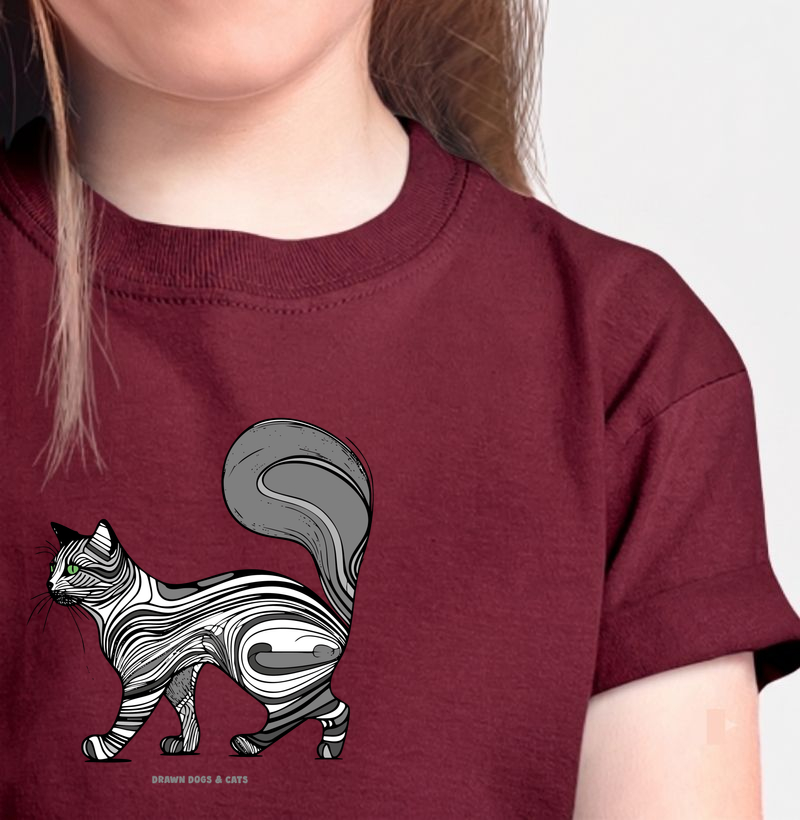 Gato cinza de rabo grande