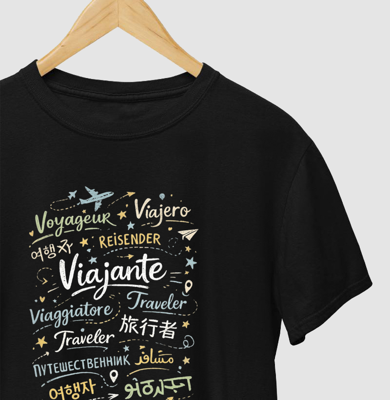 Camiseta Viajante em Todos os Idiomas | Word Art Viagem Internacional | Colecao Viciados em Viagem