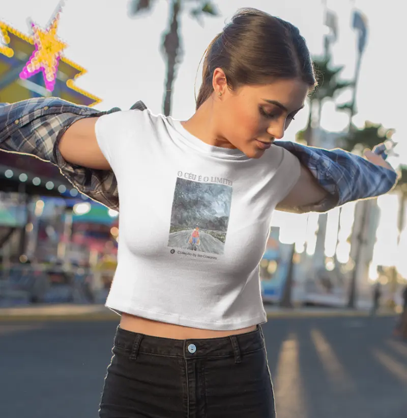 Camiseta Cropped o céu é o limite by Julia Malc