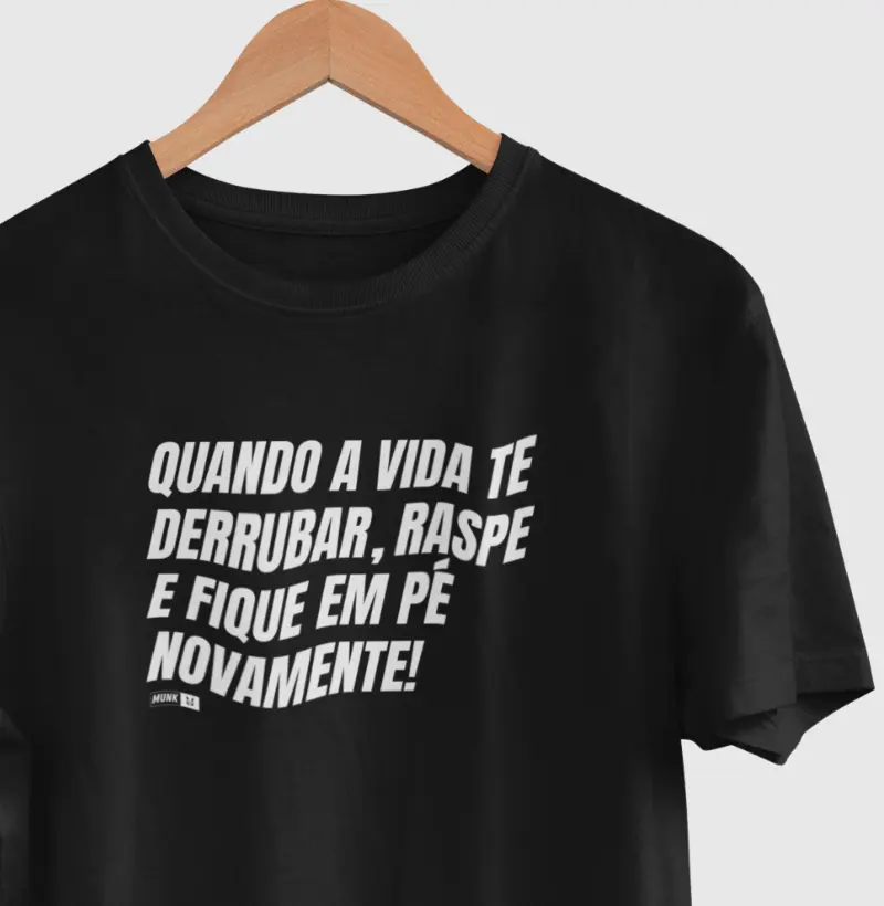 Raspe e fique em pé novamente.