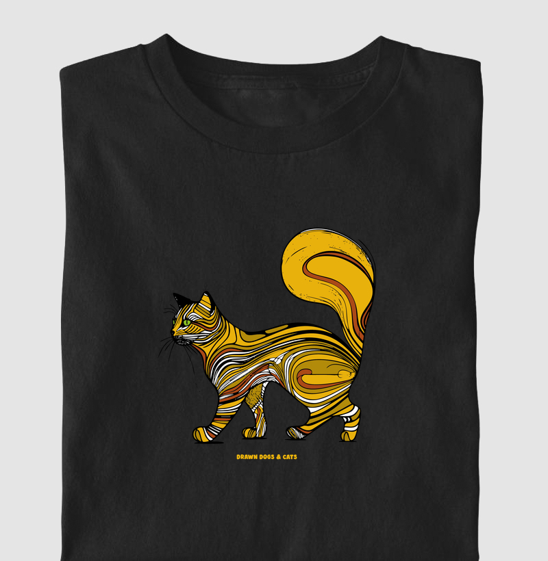 Gato amarelo com rabo grande