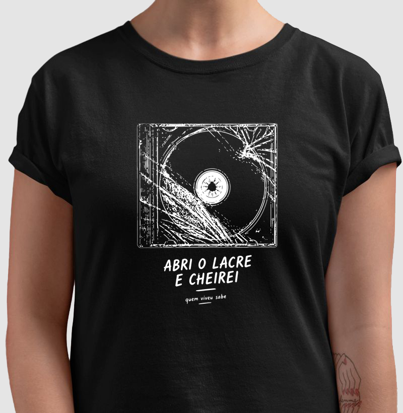 Camiseta Abri o lacre e cheirei