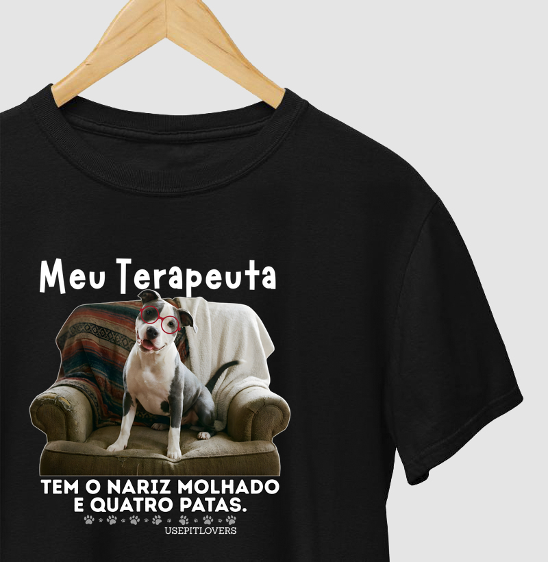 MEU TERAPEUTA TEM O NARIZ MOLHADO E QUATRO PATAS.