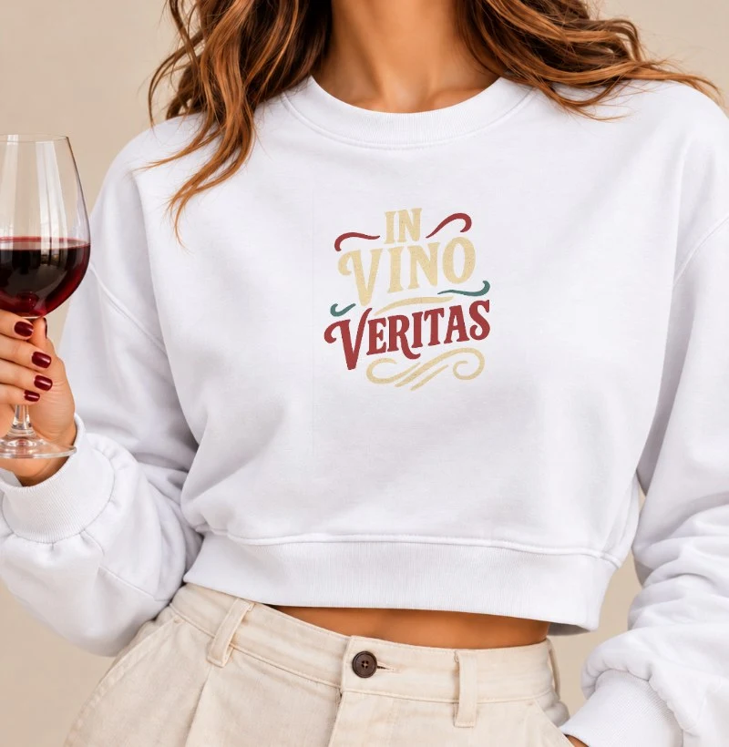 Moletom Cropped In Vino Veritas Lettering - Cropped Moletom