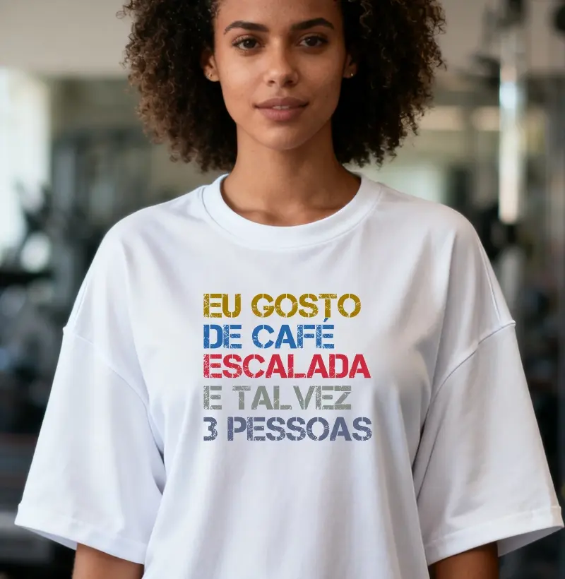 Camiseta Oversized Falésia & Magnésio | Café, Escalada & Pouca Gente