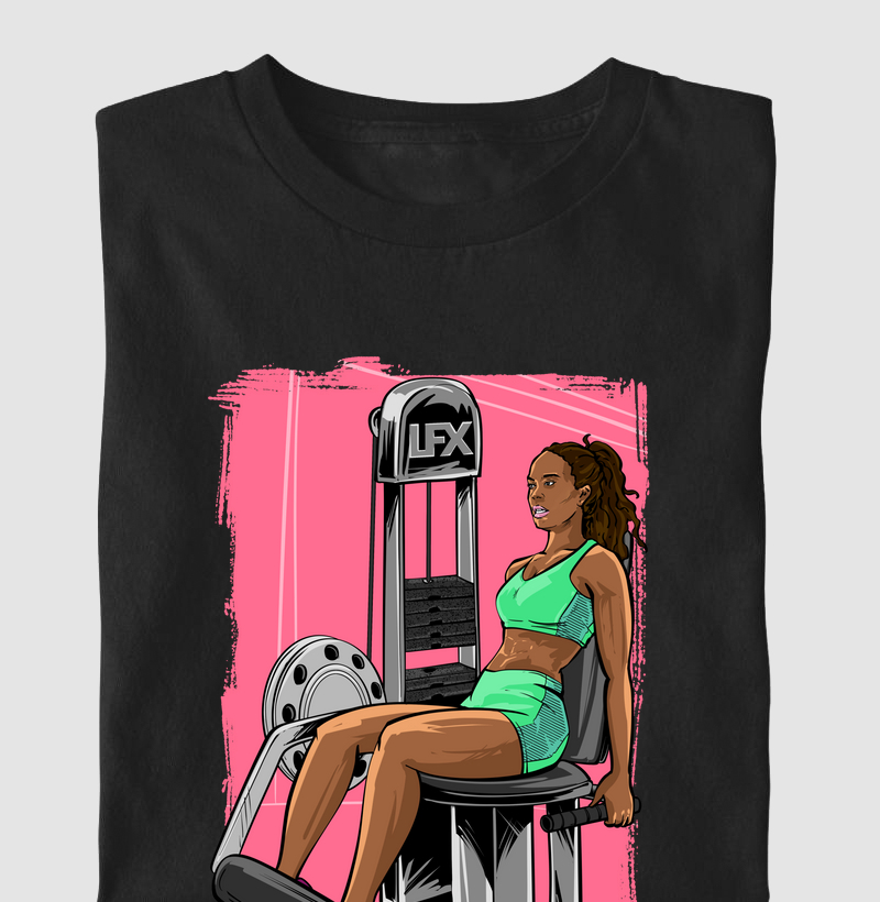 Mulher Preta fazendo Cadeira Extensora V04