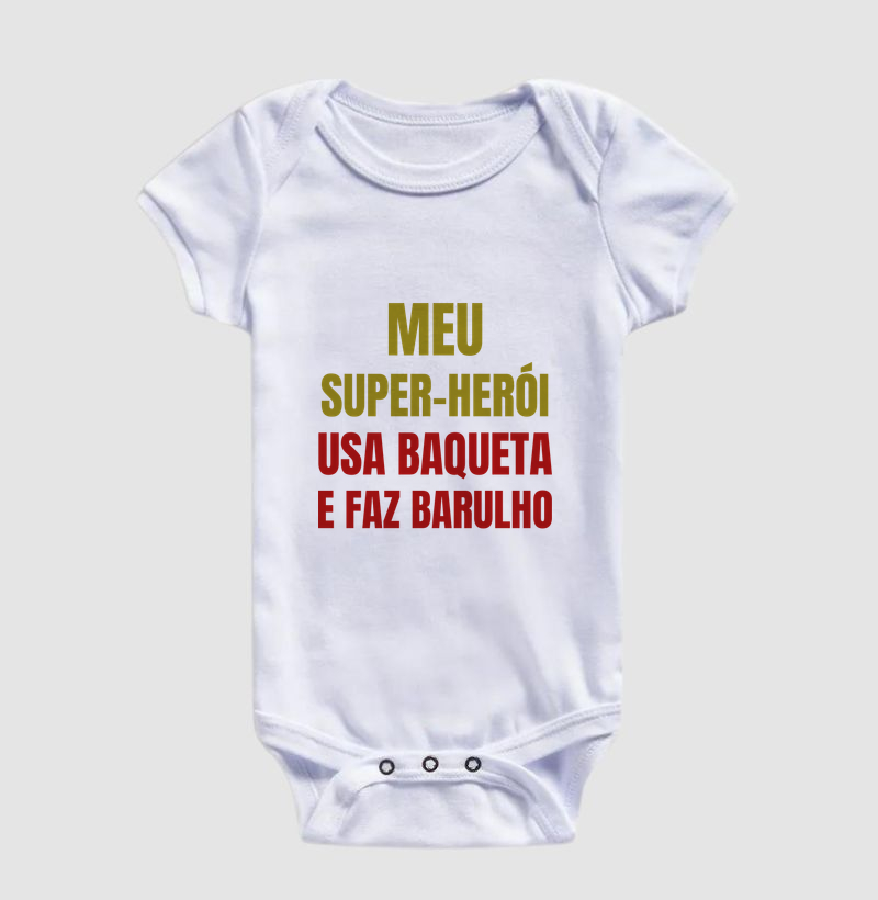 MEU SUPER-HERÓI USA BAQUETA E FAZ BARULHO