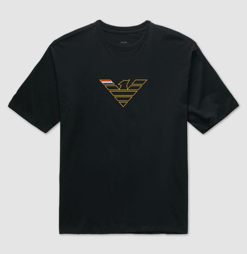 LAHU - O PODER DE QUEM TEM.  Estampa dourada, minimalista e imponente. Linhas limpas, traços precisos, brilho metálico que não grita - se faz sentir. - Camiseta Oversized