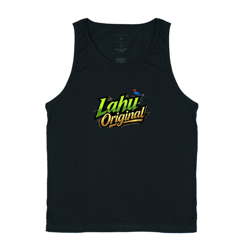 Mostre sua autenticidade com a estampa Lahu Original, uma fusão vibrante de arte e atitude. O design traz o nome em letras marcantes, com um toque dourado e um pássaro colorido que simboliza liberdade e criatividade.
