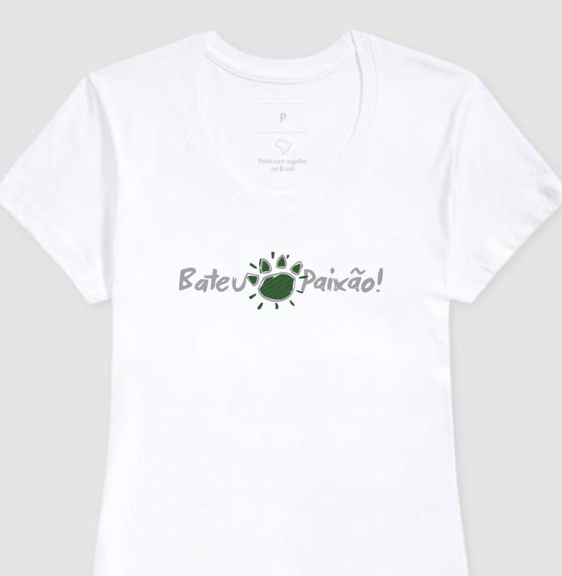 Camiseta Feminina Camaleão Bateu Paixão