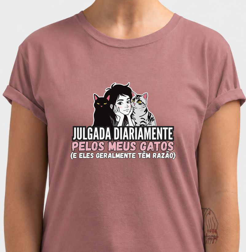 Julgada diariamente pelos meus gatos