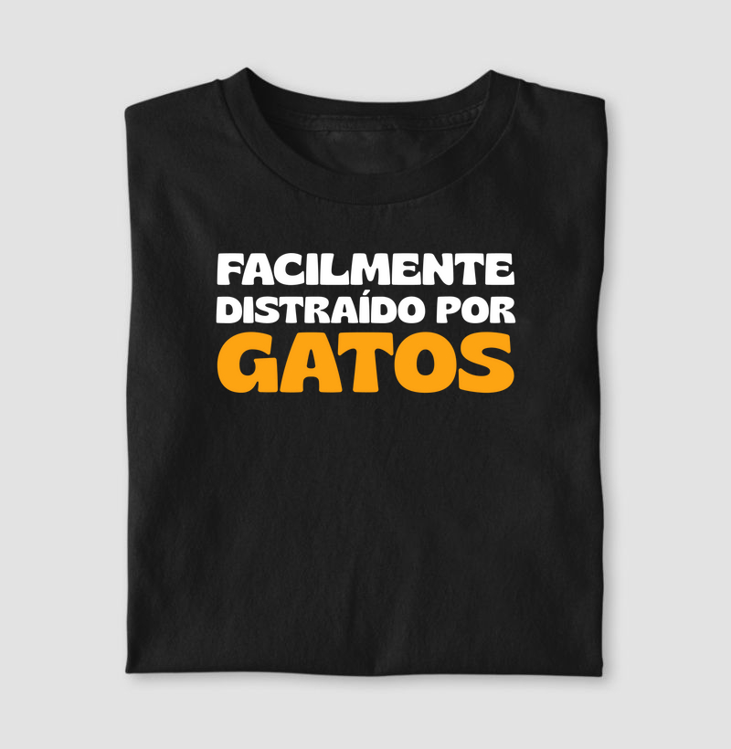 Facilmente distraído por gatos