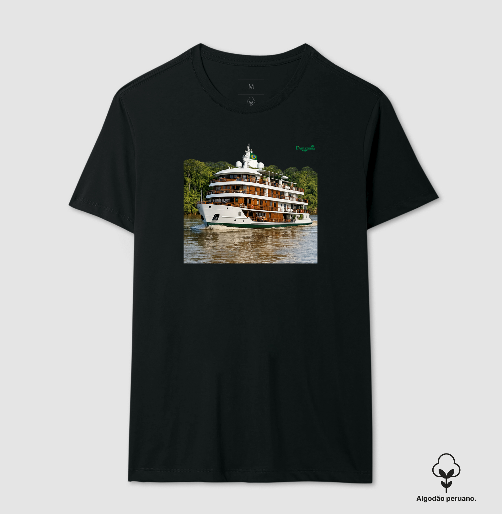 Turismo embarcado no Rio Amazonas