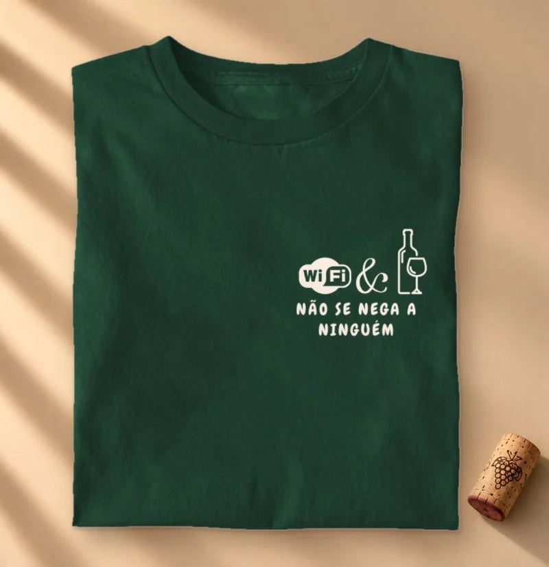 Camiseta Wi-Fi e Vinho
