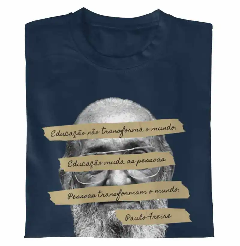 Educação não transforma o mundo. Pessoas transformam o mundo. - Paulo Freire