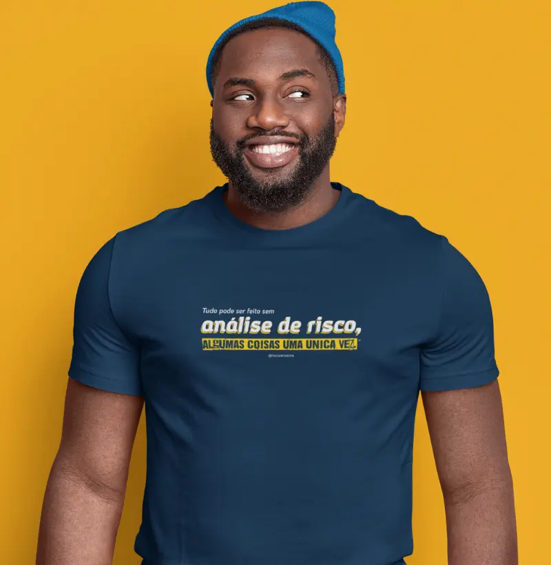 T-Shirt Marinho Masculina - Análise de Risco