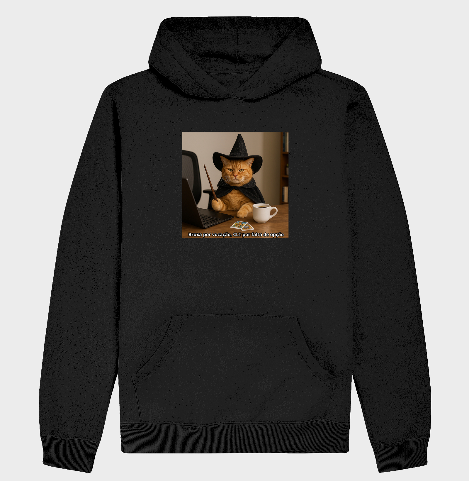 Bruxa por vocação, CLT por falta de opção