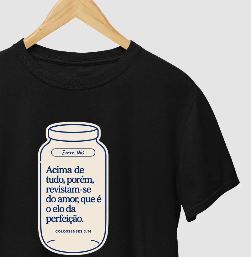 Revestidos de Amor — Colossenses 3:14 - Camiseta
