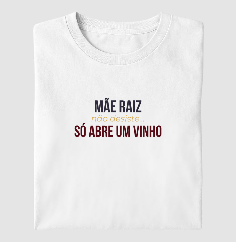 Camiseta Mãe Raiz – Não Desiste, Só Abre um Vinho