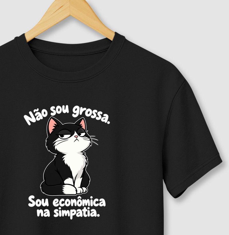 Não Sou Grossa. Sou Econômica na Simpatia - Camiseta