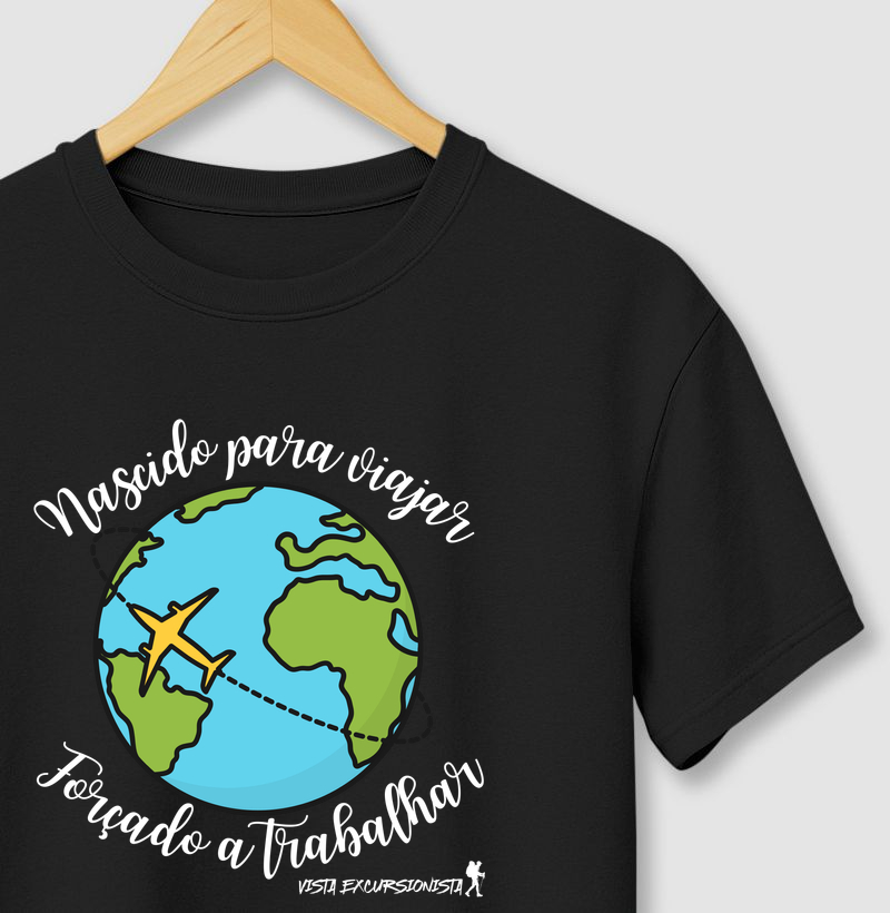 Camiseta Nascido Para Viajar, Forçado a Trabalhar – Excursionista