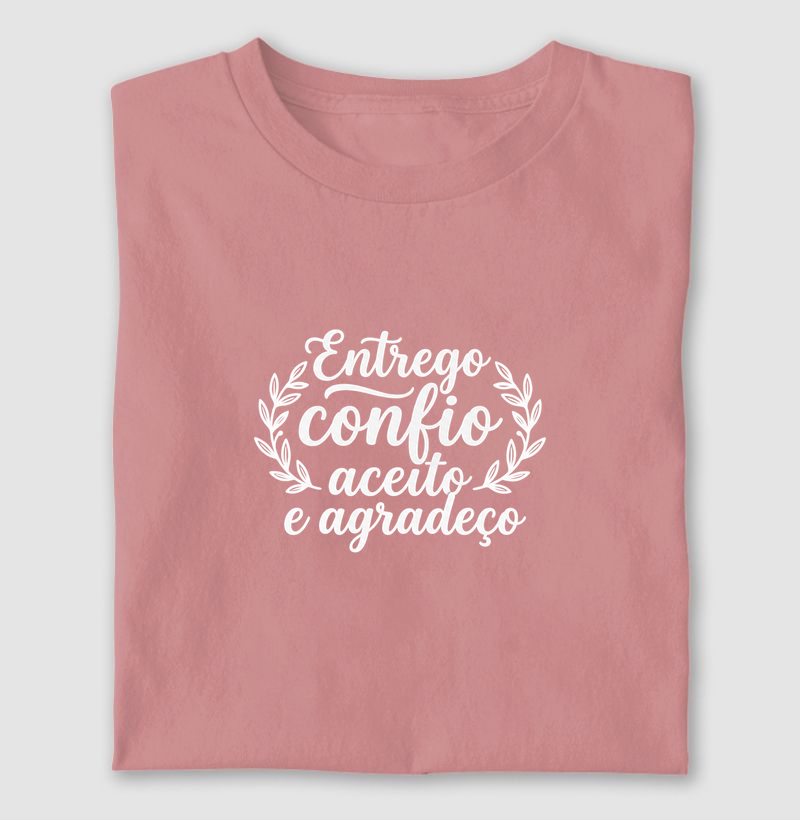 Camiseta Entrego, Confio, Aceito e Agradeço