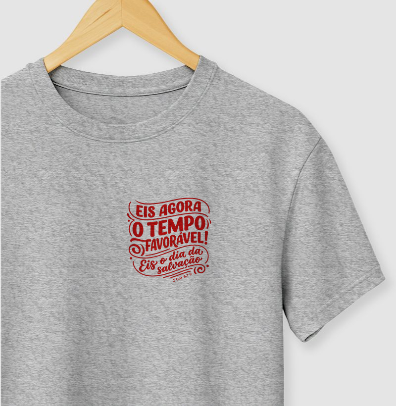 Camiseta Eis o Tempo Favorável