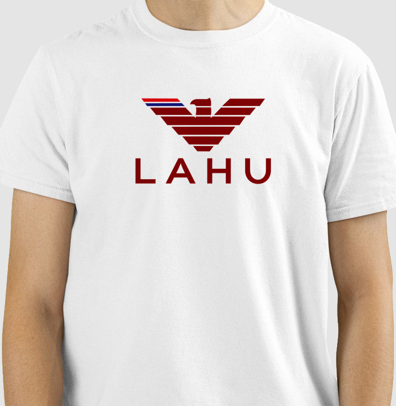 🦅 LAHU RED | A Força que Nasce das Raízes A estampa LAHU RED é uma expressão marcante de poder, coragem e identidade. Com uma águia geométrica imponente em vermelho intenso, esta arte simboliza a determinação daqueles que enfrentam os desafios de cabeça erguida e transformam cada obstáculo em uma oportunidade de crescimento.