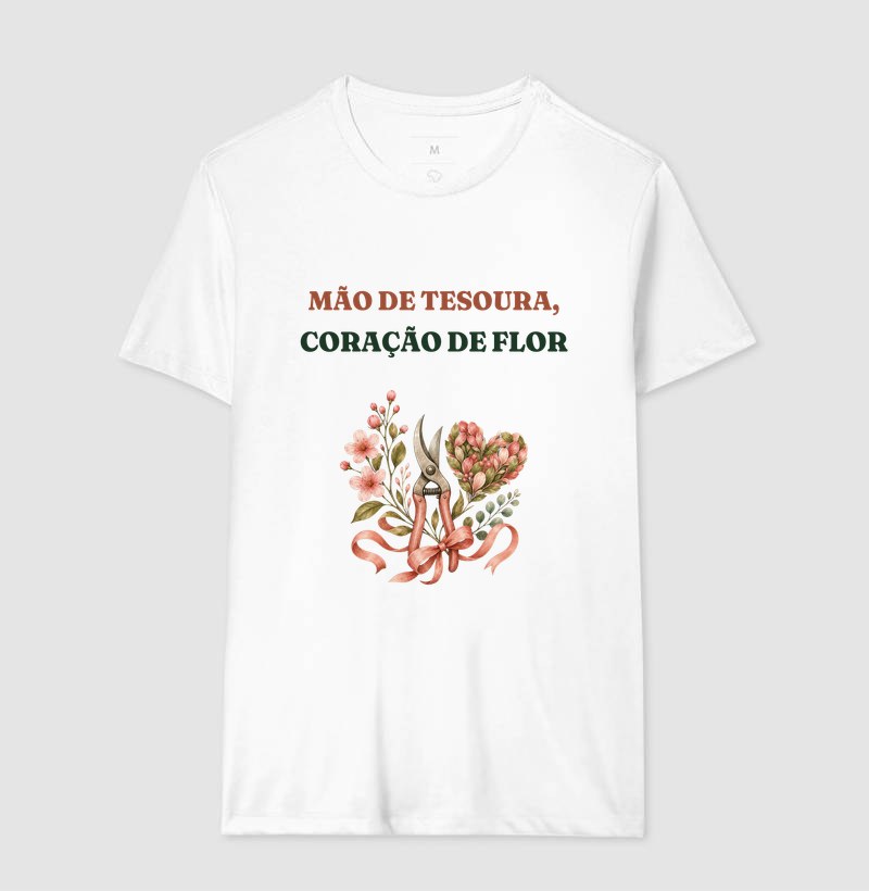 Camiseta Mao de Tesoura Coracao de Flor