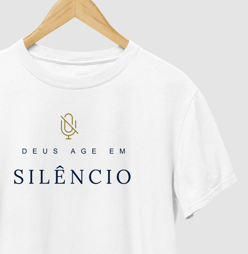 Deus age em Silêncio 