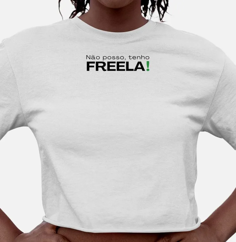 Camiseta feminina cropped, não posso tenho freela